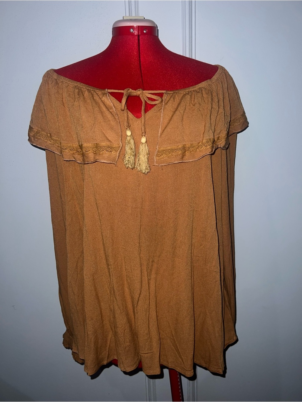 NWT Heyson Tan Tassel Off-Shoulder Top - Camel Pheasant top size Large